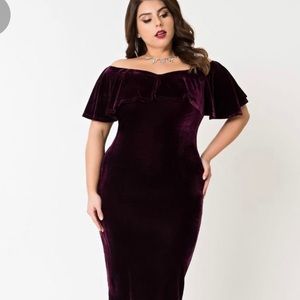 Sophia Off Shoulder Velvet Wiggle Dress NWOT